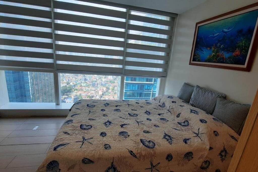 Bonifacio Global One Uptown Residence-2 Bedroom Apartment *